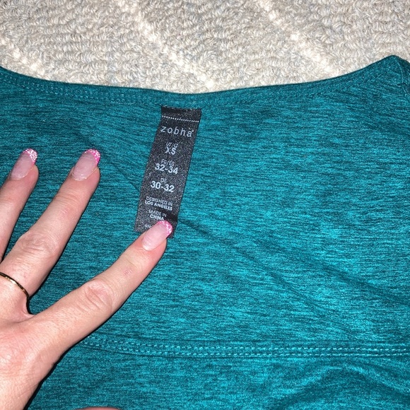 Workout top ☘️ - Picture 2 of 3